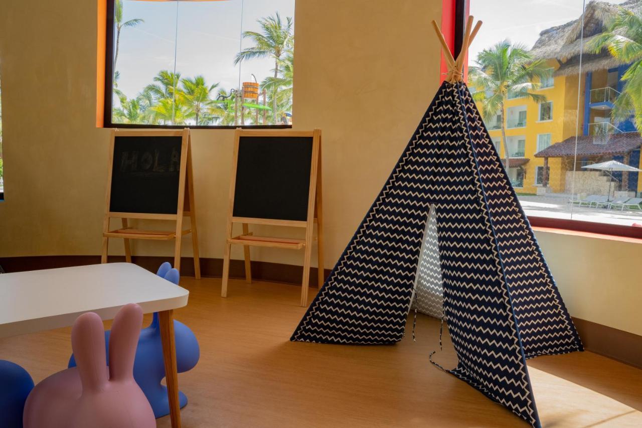 Tropical Deluxe Princess Punta Cana Exterior foto A teepee in a children's playroom