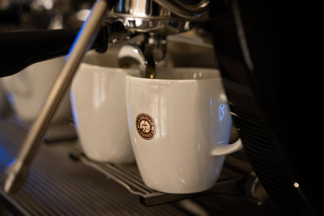 Tropical Deluxe Princess Punta Cana Exterior foto A coffee machine making espresso
